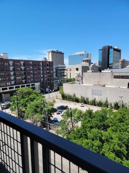 Sodo City Gem: Rooftop Skyline Pool Parking Wi-Fi 휴스턴 외부 사진