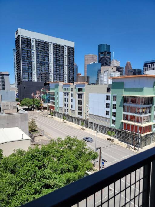 Sodo City Gem: Rooftop Skyline Pool Parking Wi-Fi 휴스턴 외부 사진